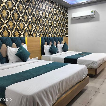 Hotel Rudra Palace Ānand Екстериор снимка