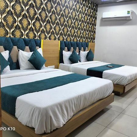 Hotel Rudra Palace Ānand Екстериор снимка