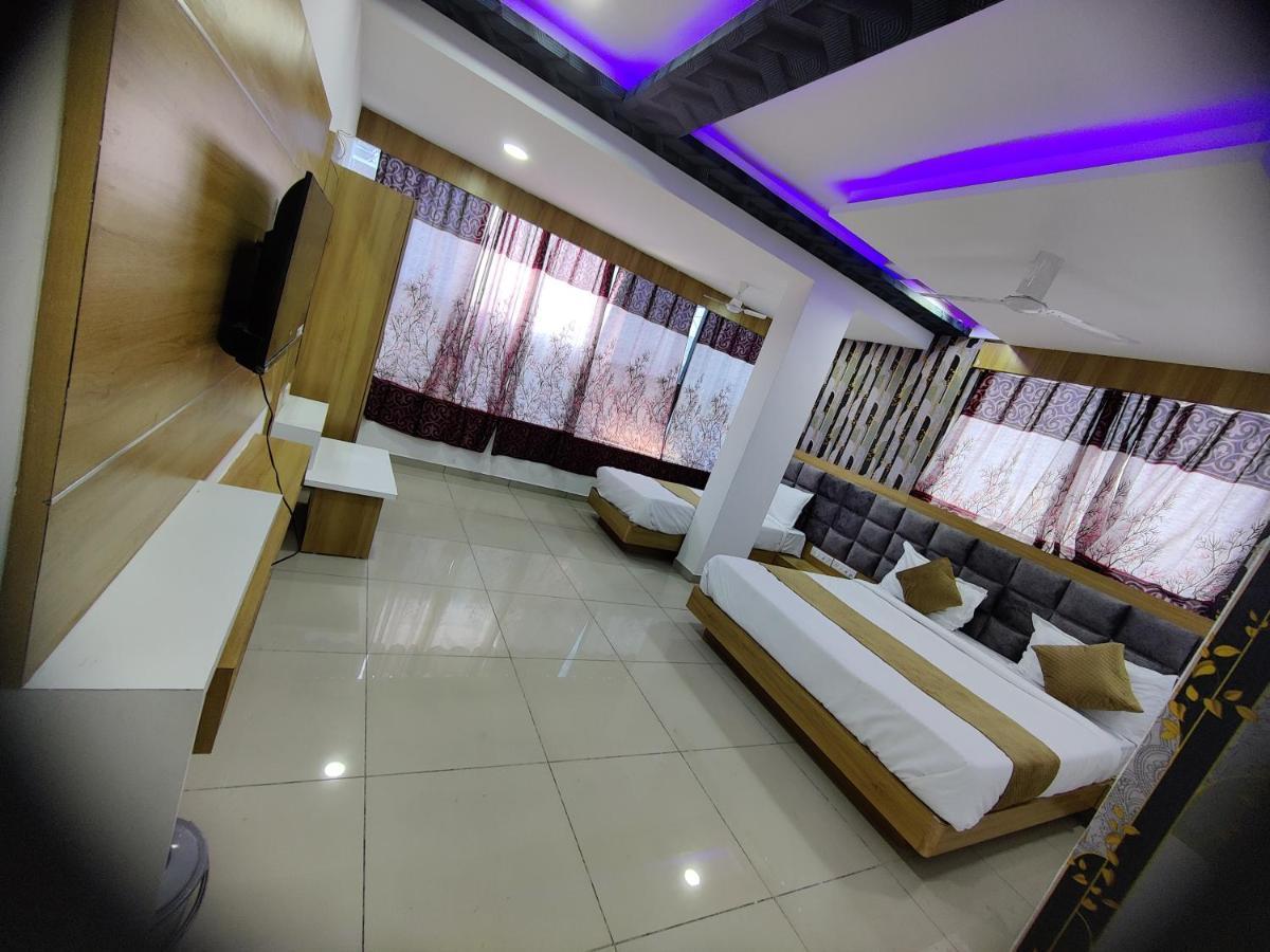 Hotel Rudra Palace Ānand Екстериор снимка
