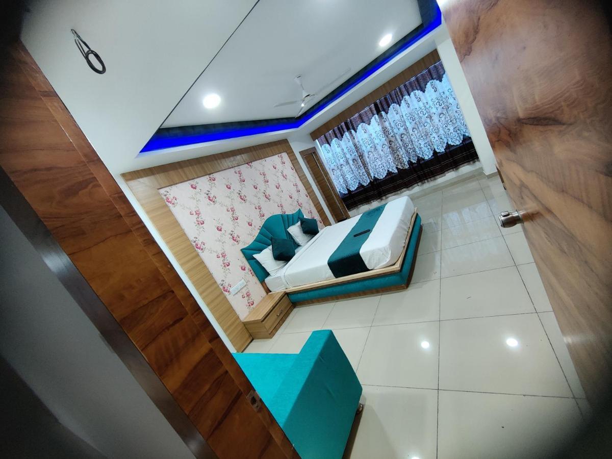 Hotel Rudra Palace Ānand Екстериор снимка