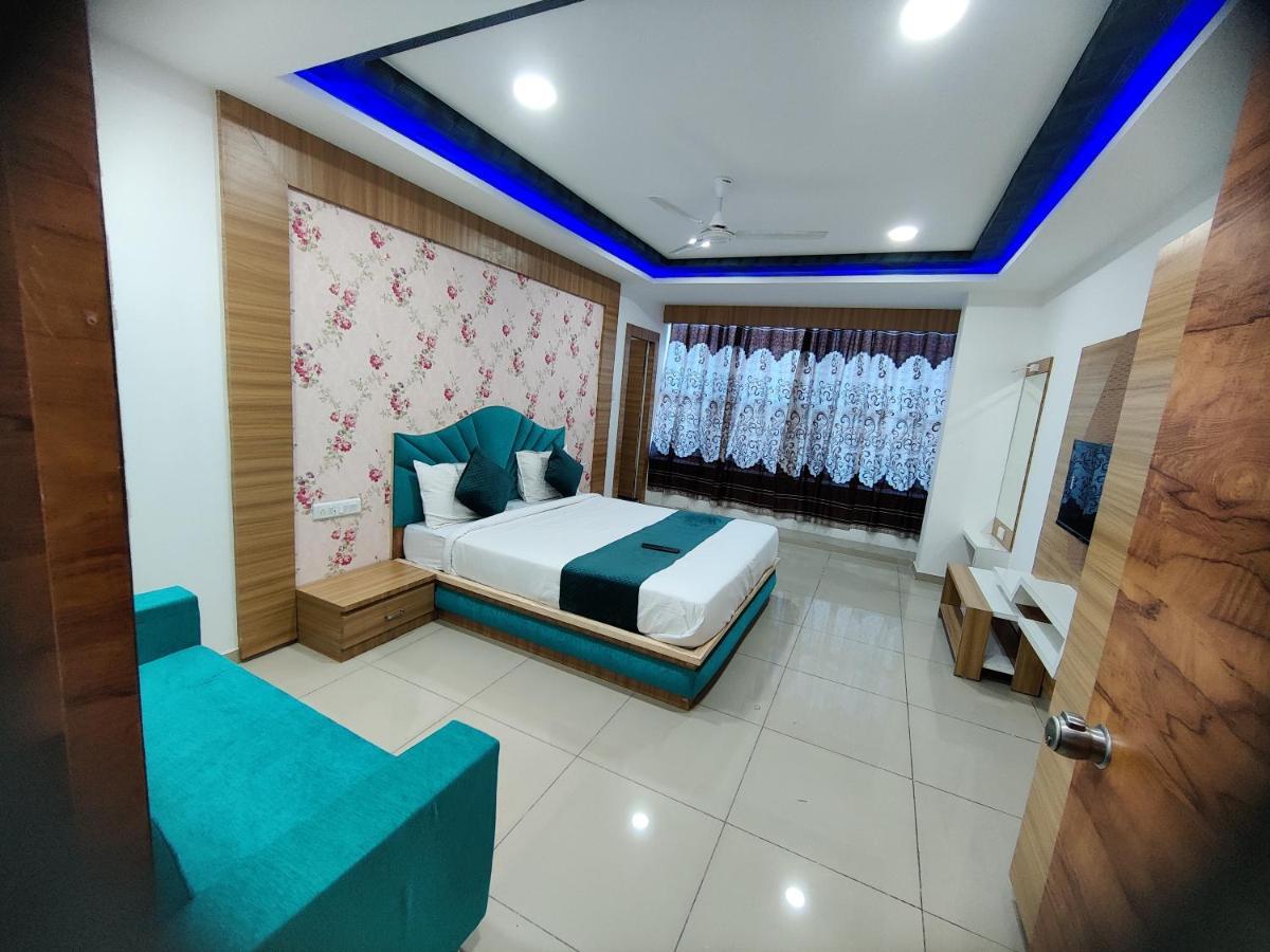 Hotel Rudra Palace Ānand Екстериор снимка