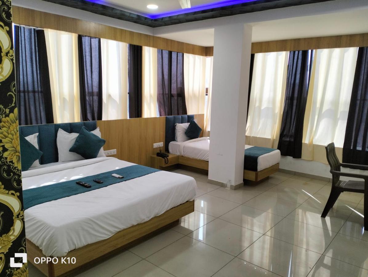 Hotel Rudra Palace Ānand Екстериор снимка