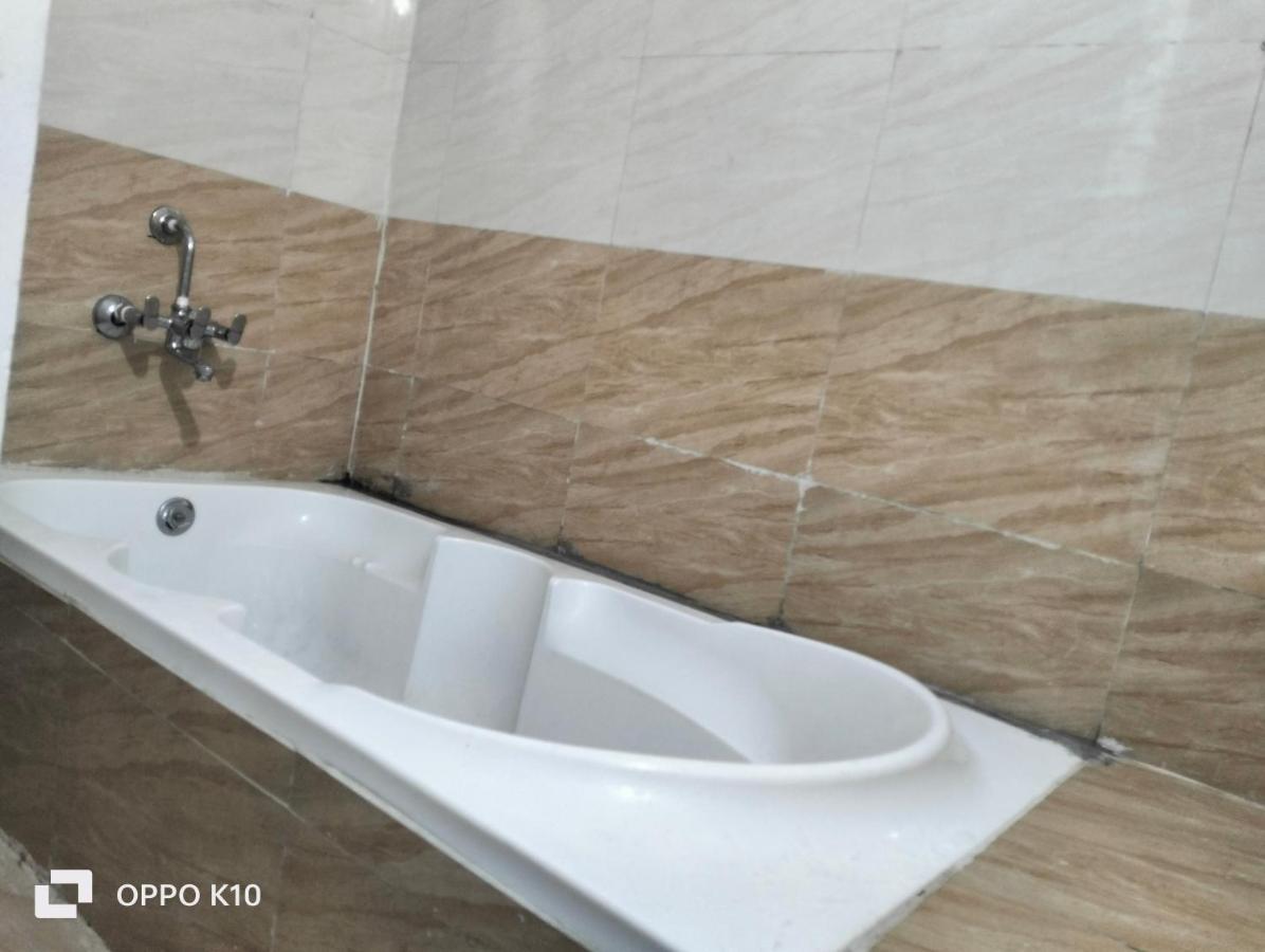 Hotel Rudra Palace Ānand Екстериор снимка